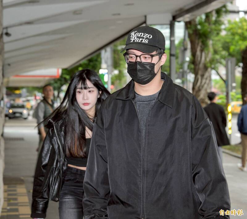 袁惟仁靈堂開放最後一天 兒女被問陸元琪心疼發文回應了