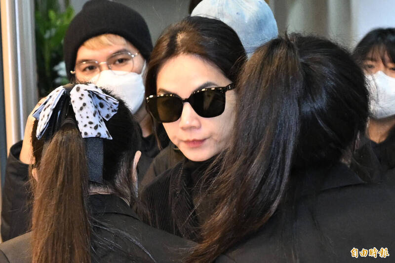 白髮人送黑髮人...袁惟仁母親夢見他了 Ella哭紅眼