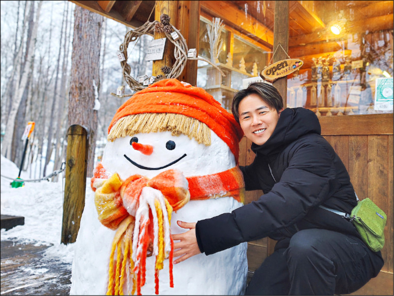 陳孟賢帶隊遊北海道 翁鈺鈞啖帝王蟹過癮