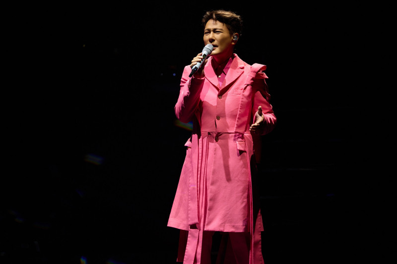 張信哲宣告「做你的男人」甜爆！「張太太」衝上前現蹤了