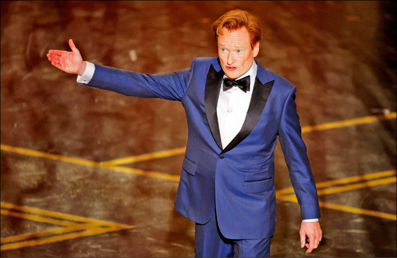 奧斯卡》歐布萊恩調侃流彈四射 左虧甜茶右酸Netflix執行長