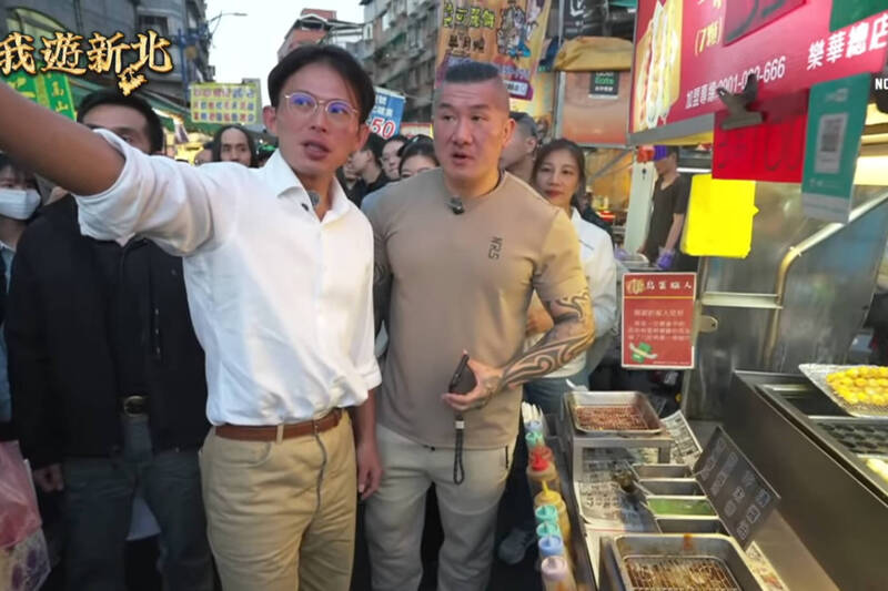館長相揪逛樂華夜市 黃國昌道歉再口誤 網怒：基本常識呢？