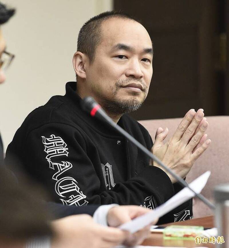 黃立成資產累積蒸發9.6億元 網封「行走提款機」