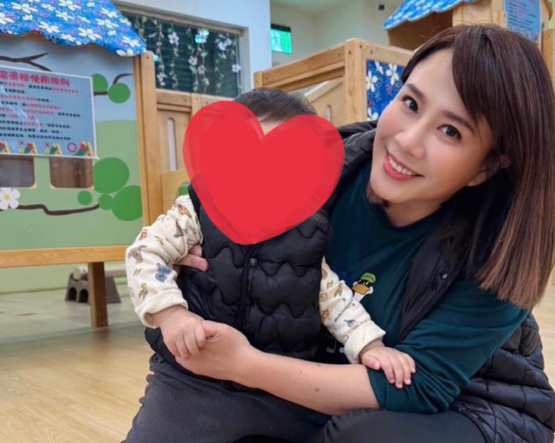 主播秦綾謙抽公幼崩潰！為2歲兒忙卡位怒問：不是少子化嗎