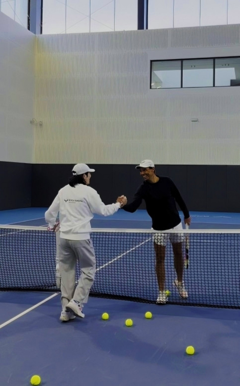 蕭敬騰聖家堂親吻愛妻畫面曝光 Summer相隔25年驚喊：當年你才15歲