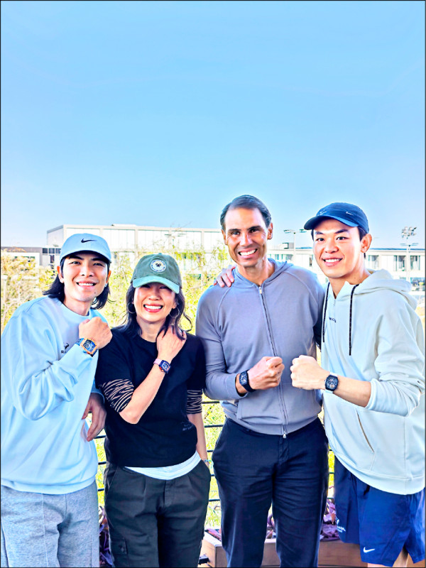 老蕭西班牙喜會納達爾 興奮單挑網壇傳奇