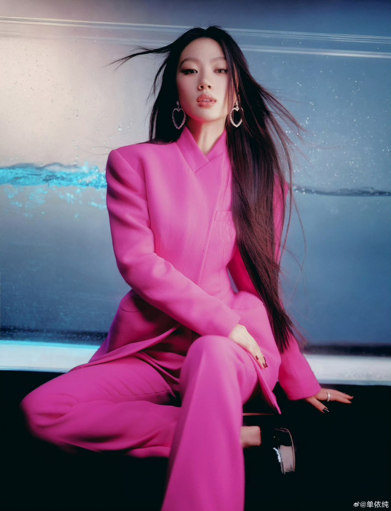 遭李榮浩抨擊侵權惹眾怒 單依純2度道歉難止血開放退票