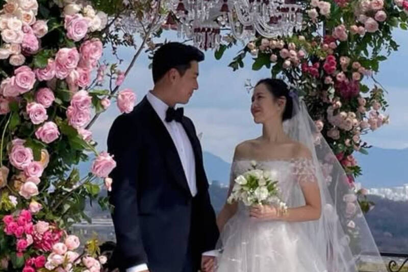 結婚4週年放大招  孫藝真曬「未公開婚紗」甜翻163萬人