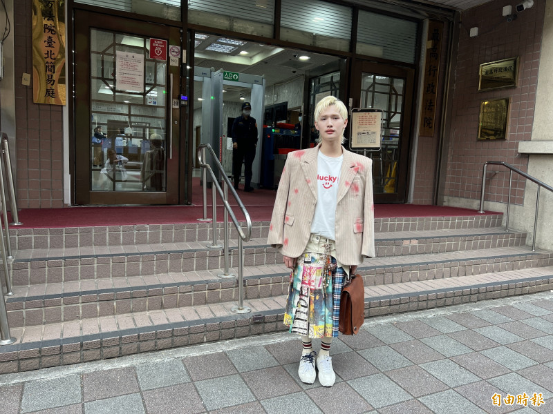 網紅鍾明軒狀告八炯、閩南狼求償500萬元  法院開庭只花10分鐘