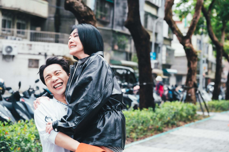 小S回歸《不熙娣》奪收視第一！直闖101狠戳賈永婕「大頭症」老公私訊求救