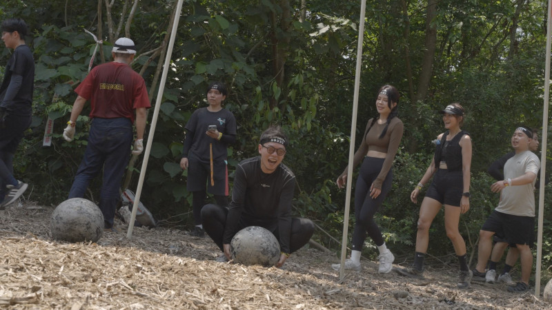 男星「冥想式」備戰 參加斯巴達障礙跑糗了