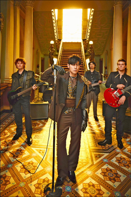 周董誰稀罕被封嘴硬式情歌-龐克造型古蹟拍MV