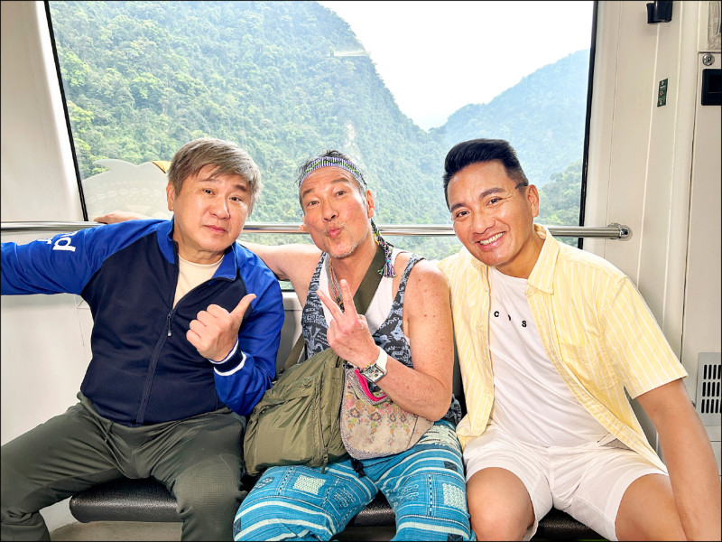 胡瓜親接黃仲崑入部隊接軌演藝圈 民雄傘兵跳到怕