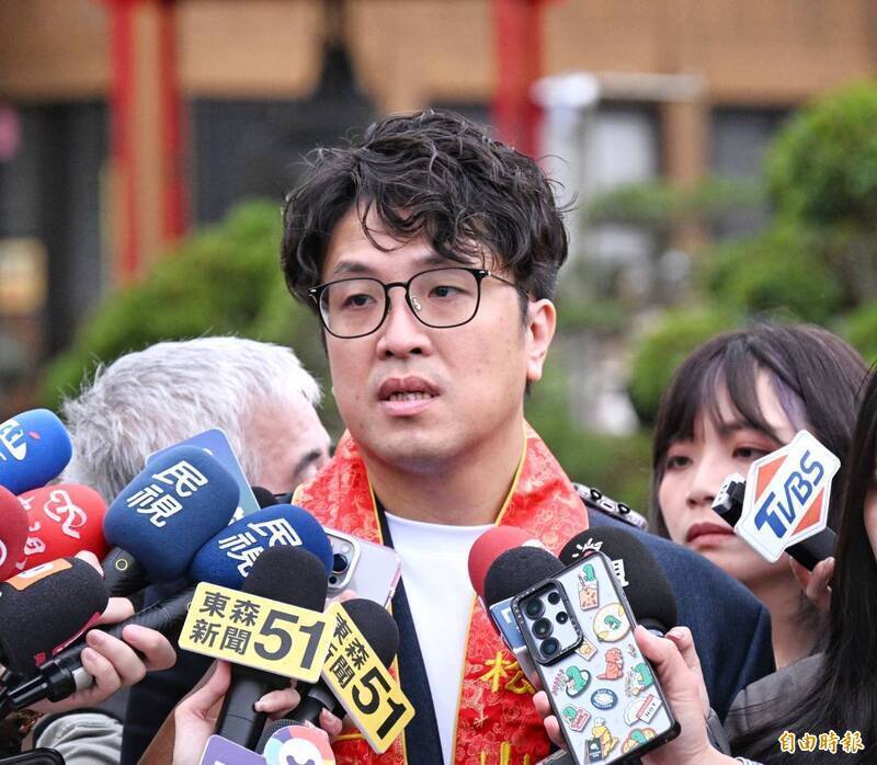 雞排妹力誇沈伯洋 厚實耳垂長輩喜歡 