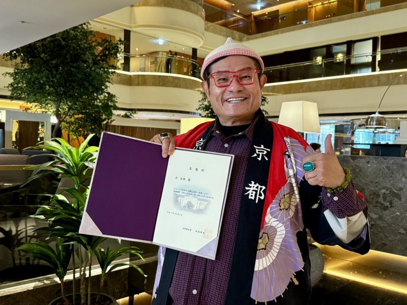 一天只賺300塊！許效舜雙膝開刀陷低潮 痛哭認狂吞止痛藥