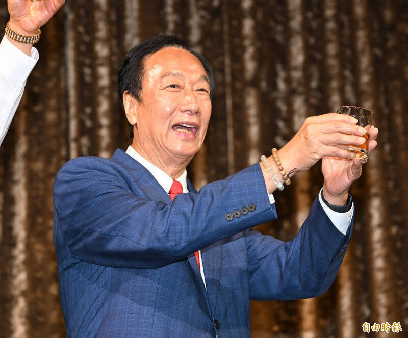 郭台銘爆密會50歲女球友！陳沂直言「一個巴掌拍不響」