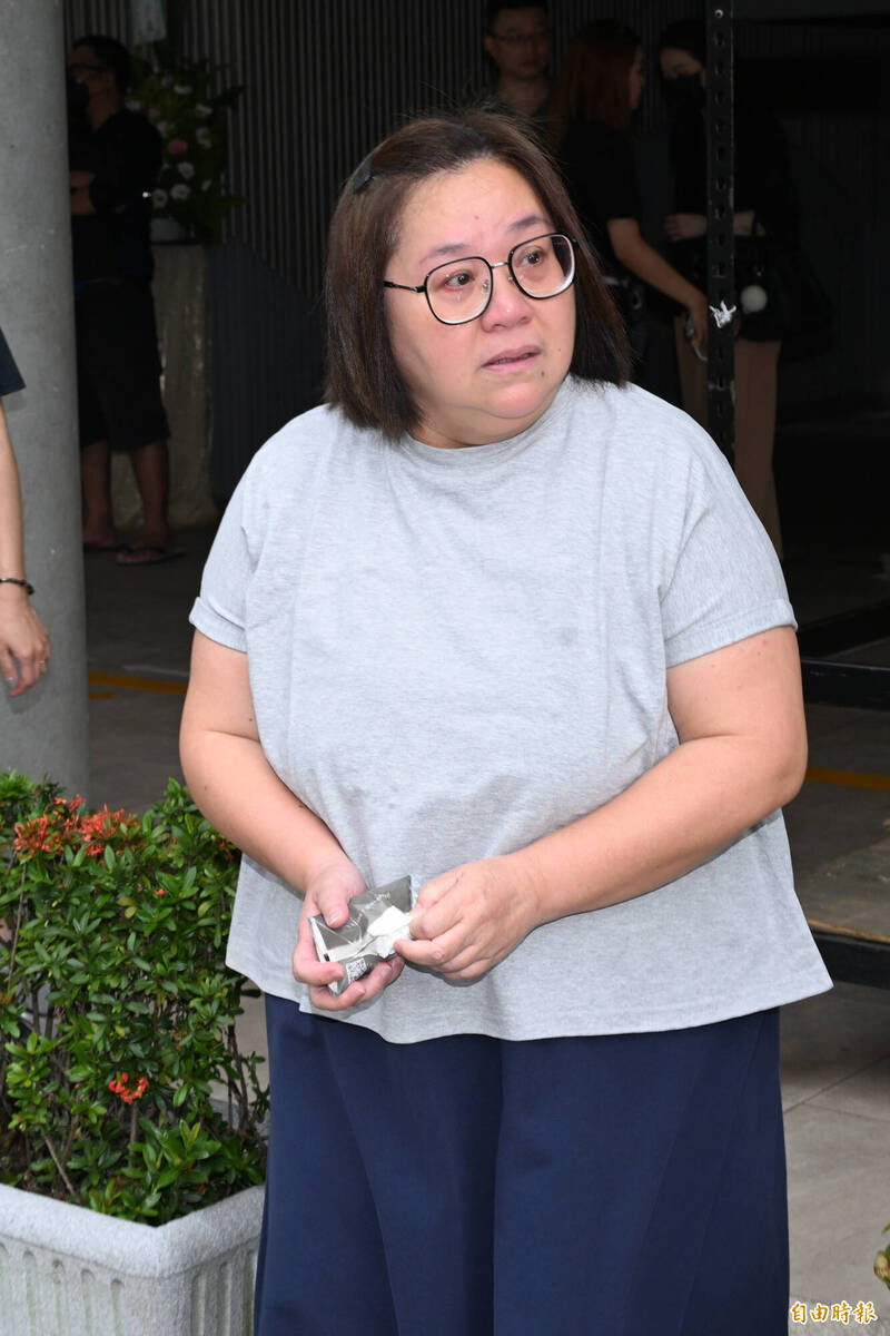 不知王凱曾車禍進ICU！ 鍾欣凌自責「沒能給予支持」 告別式離場哭崩泛淚