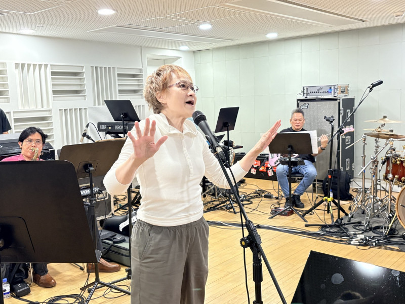 72歲台灣第一代資深玉女回來了！高雄現蹤被拍美成這樣