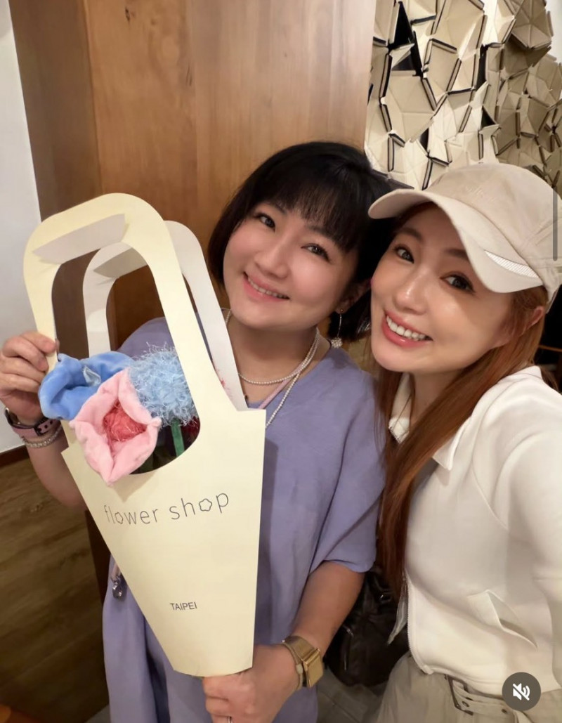 Selina今天迎接45歲生日 消失8個月近照終於曝光了