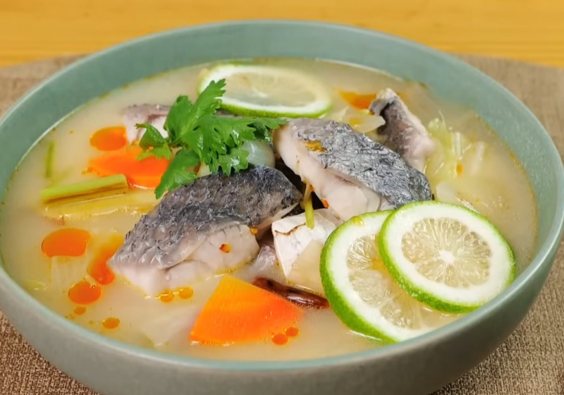 「泰式檸檬辣魚湯」酸香開胃！一鍋到底、有肉有菜超飽足