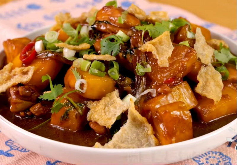 「鳳梨燒雞」酸甜好下飯！雞皮香脆、雞肉軟嫩添豐富口感