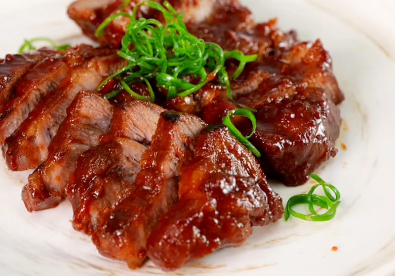 養樂多速成「蜜汁叉燒」超入味！免烤箱做出燒臘餐廳美味