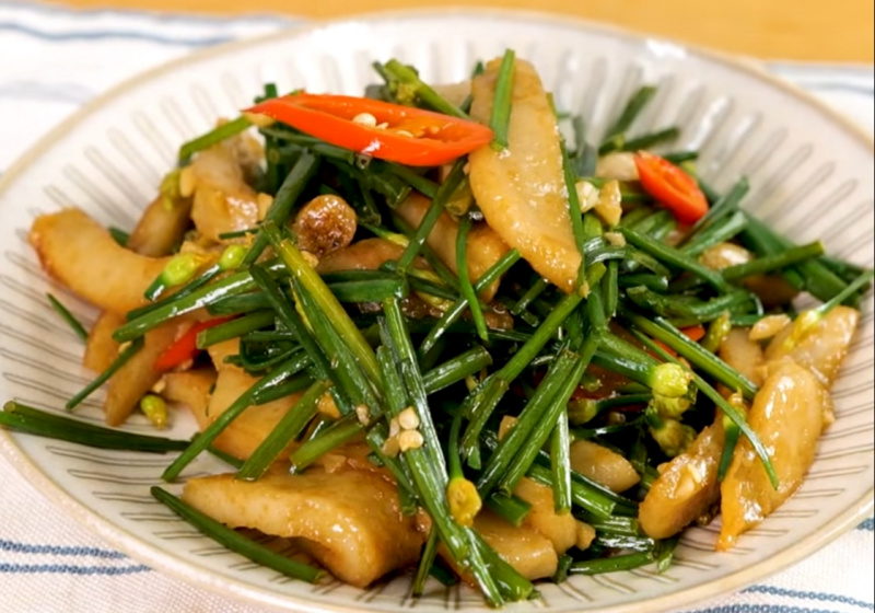 吃不膩的便當菜「韭菜花炒甜不辣」！Ｑ香下飯藏美味訣竅