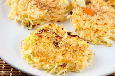 古早味「麵線煎餅」這樣做才酥脆！滿滿蔬菜簡單又好吃