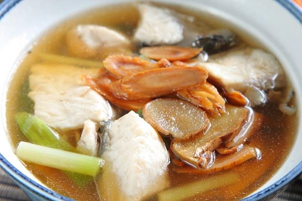黃耆鮮魚湯 | 鮮甜溫補不油膩、適合全家大小的養生湯品！