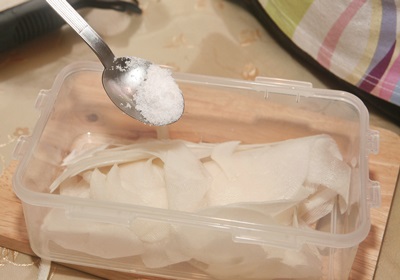 想要食材保有水嫩口感，鹽巴要「最後再加」？