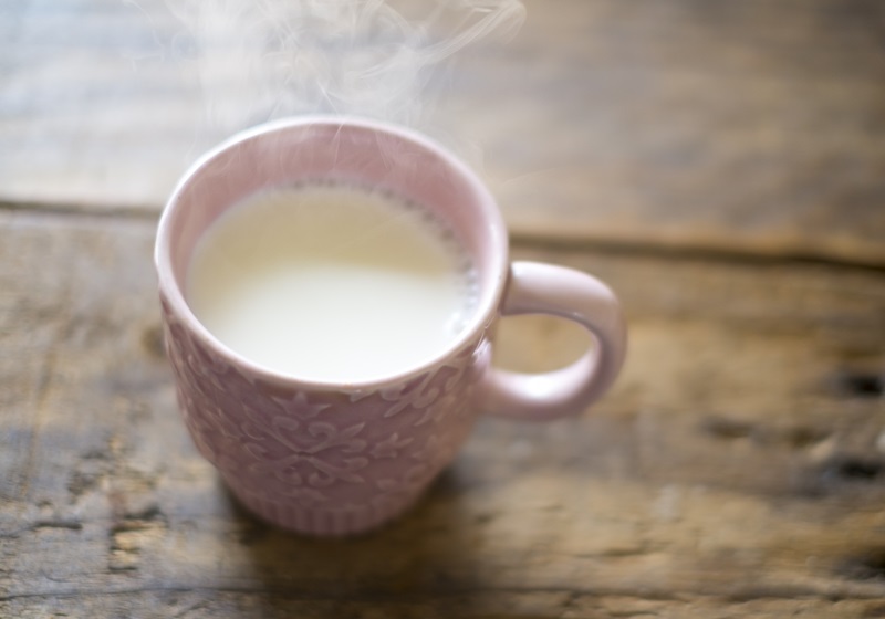 牛奶煮沸會流失營養？加熱鮮奶用這 3 招才能保留色香味