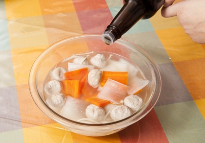 湯在熄火前加少許鹽巴以及香油點香即完成！