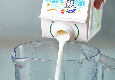 加入牛奶100c.c.
