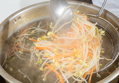 再次等水大滾後，要多等20秒讓豆子熟透，才不會有生味。