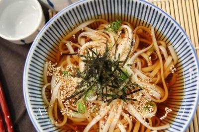 防疫輕鬆煮》日式烏龍冷麵全靠「秘製高湯醬汁」炎夏吃最清爽