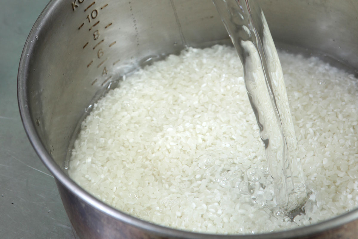 焖米饭水和米的比例（详解焖米饭的黄金比例）