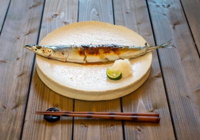 秋刀魚帶有寄生蟲？專家：正常！煮熟再吃就無害