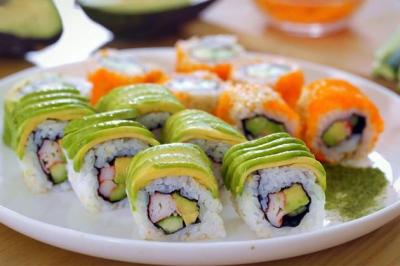 夏天就吃「加州卷」反捲壽司DIY！酪梨、蝦卵雙色美味清爽