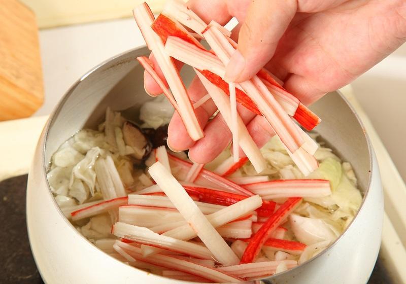 只會煮火鍋？吃不完的「蟹肉棒」還能這樣料理...