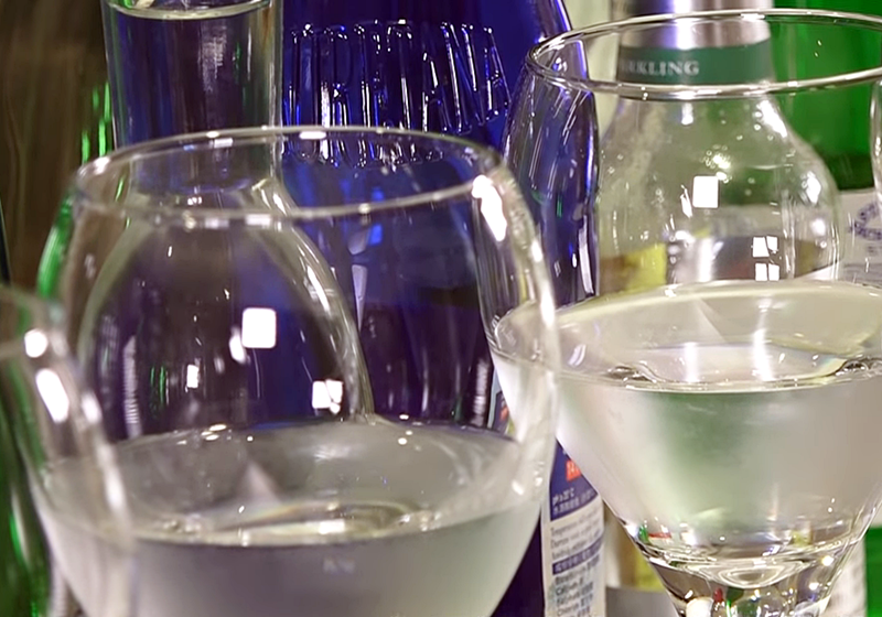 礦泉水和飲用水成份不同？用哪種更好？品水師告訴你