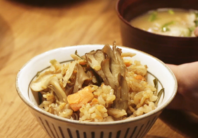 【昨日的美食】料理食譜 1:牛蒡菇菇鮭魚炊飯 【昨日的美食】料理食譜 1:牛蒡菇菇鮭魚炊飯