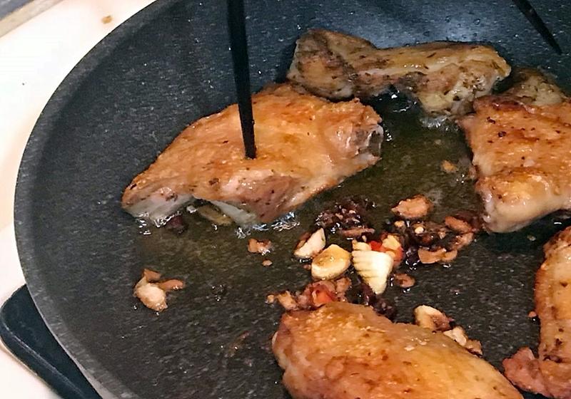 酥脆多汁的【香煎雞腿排】，自己做不輸給鐵板燒！