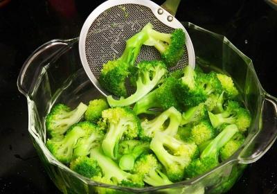 花椰菜不能用滾水汆燙？教你煮出翠綠色澤和口感！