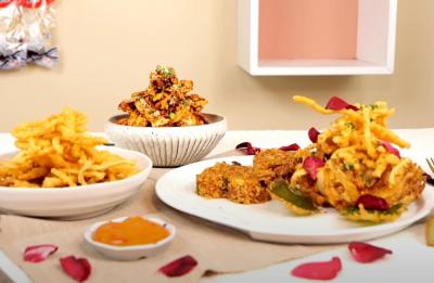 「國民零嘴」變出3道隱藏吃法！辣炒鱈魚香絲、韓式辣豬炒飯、洋蔥花炸物拼盤