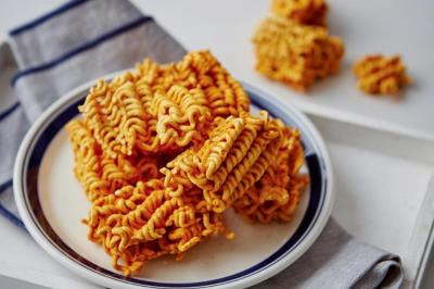 氣炸鍋料理》泡麵 7 分鐘變身「點心脆麵」超唰嘴