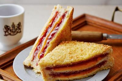 氣炸版「基督山伯爵三明治」！草莓果醬夾爆漿起司超銷魂