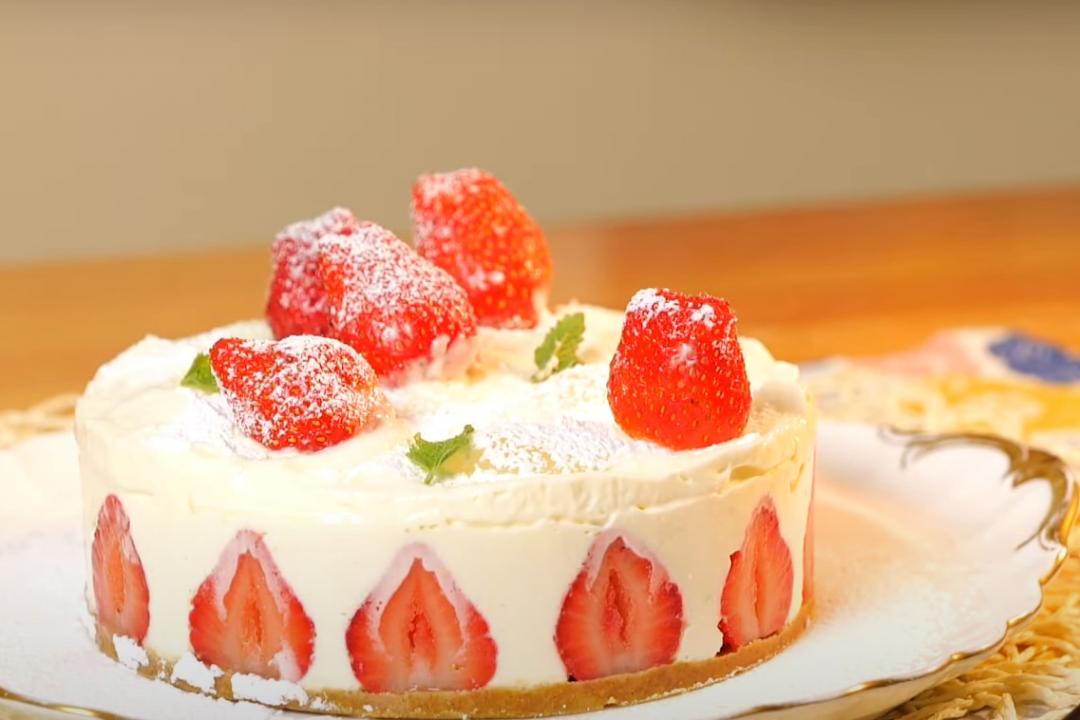 免烤箱「草莓生乳酪蛋糕」！攪拌一下輕鬆完成
