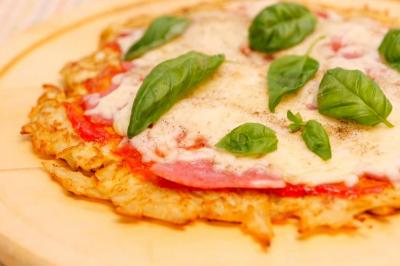 「馬鈴薯蛋餅Pizza」免揉麵糰、免烤箱！酥脆牽絲10分鐘上桌