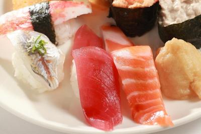 爽吃免費壽司小心體重「同鮭魚盡」！營養師：生魚片熱量爆高兩倍