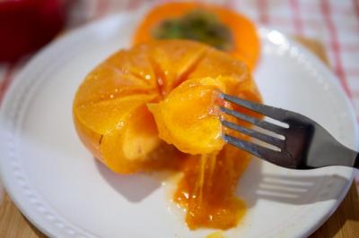 柿子「用烤的」更香甜不澀！網友蓋樓分享新吃法：口感如卡士達